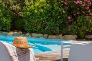 Piscine privée avec coin détente