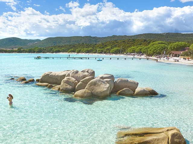 Palombaggia ou Santa Giulia : le guide complet pour choisir la plage idéale pendant vos vacances à Porto-Vecchio aux villas de Palombaggia